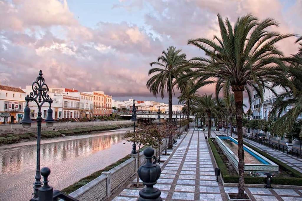 Fancy Apartment In A Historic House, Chiclana City Center By C. Dreams Чиклана-де-ла-Фронтера Экстерьер фото